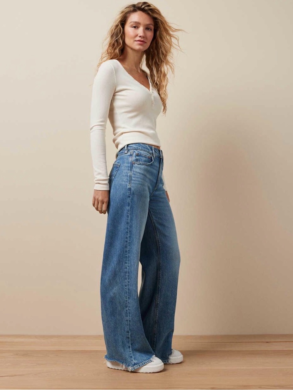 American Eagle Outfitters High-Rise Wide Leg Skater Jeans in Light Med Wash